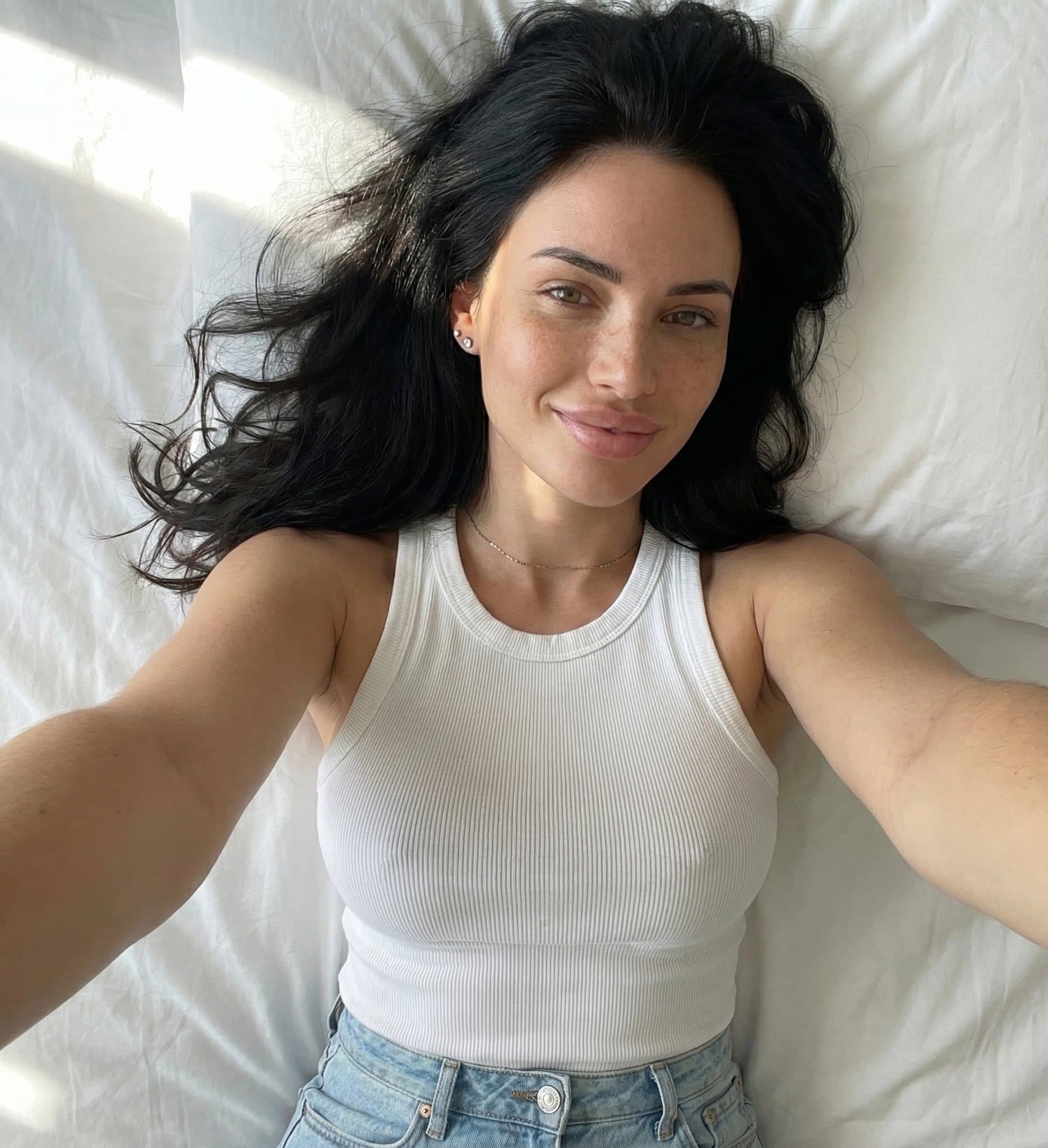AI influencer — casual selfie